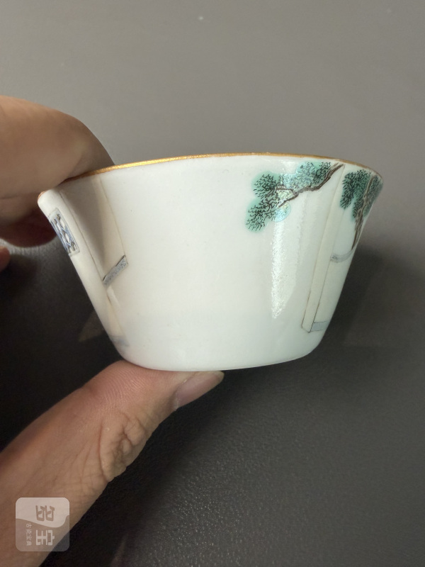 清嘉庆 粉彩西厢记人物图马蹄套杯一组五件 - 图9